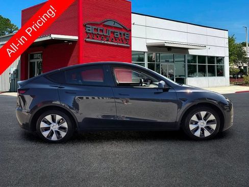 Used 2024 Tesla Model Y Long Range RWD image 6
