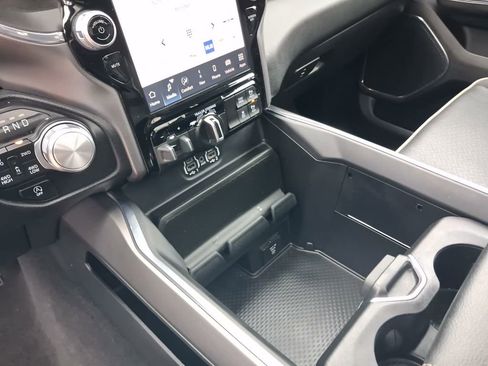 Used 2024 RAM 1500 Laramie image 32