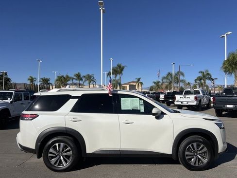 Used 2022 Nissan Pathfinder SL w/ SL Black Package image 9