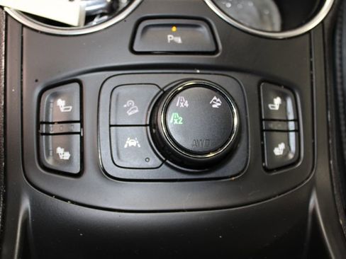 Used 2024 GMC Terrain SLT w/ Tech Package image 29