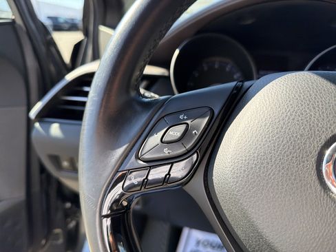 Used 2019 Toyota C-HR Limited image 12