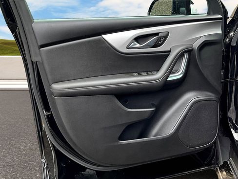 Used 2023 Chevrolet Blazer LT image 12