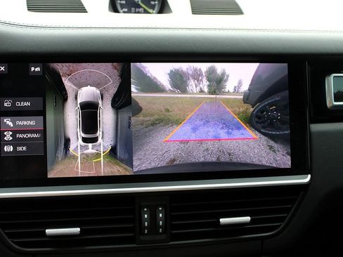 Used 2020 Porsche Cayenne Turbo S image 10