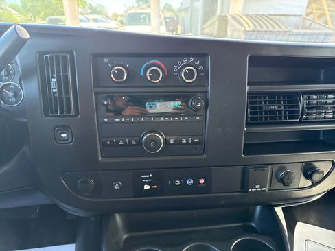 Used 2020 Chevrolet Express 3500 image 18