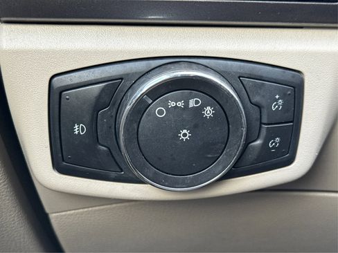 Used 2017 Ford Fusion SE image 19