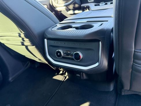 Used 2025 Ford Expedition Active image 42