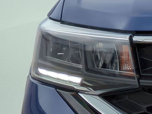 Used 2024 Volkswagen Taos SE image 10