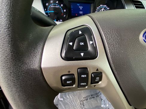 Used 2017 Ford Taurus SE FWD image 27