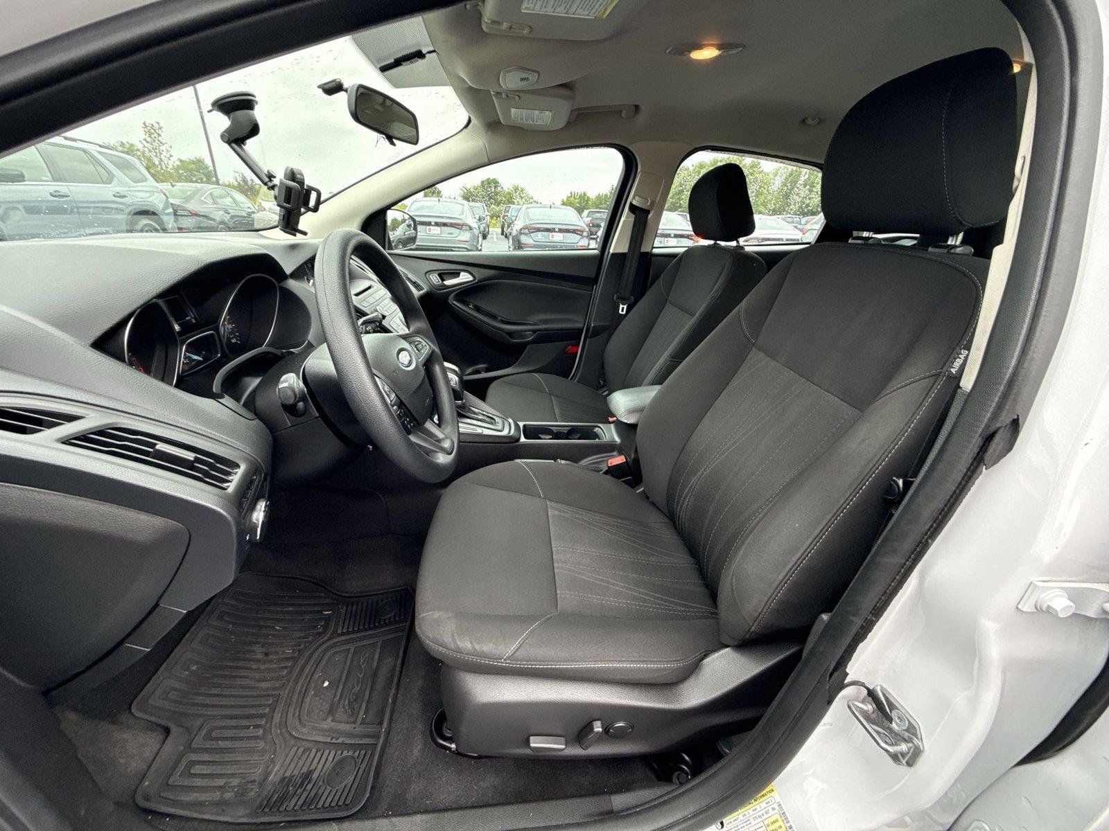 Used 2016 Ford Focus SE w/ SE Power Seat Package FWD image 14