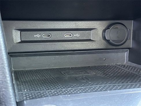 Used 2022 Volkswagen Tiguan SE image 20