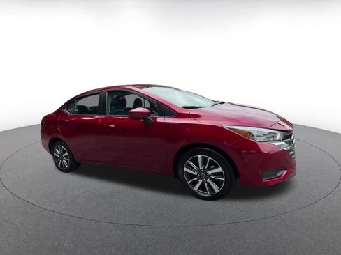 Used 2025 Nissan Versa SV FWD image 2