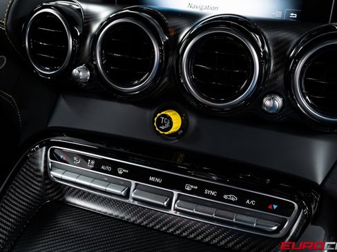 Used 2018 Mercedes-Benz AMG GT R image 32