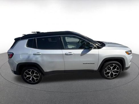 Used 2025 Jeep Compass Limited image 16