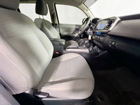 Used 2022 Toyota Tacoma SR5 w/ Technology Package image 30