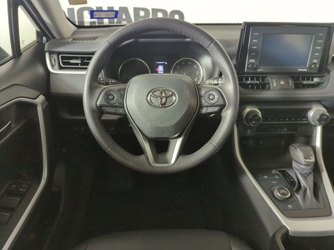 Used 2022 Toyota RAV4 XLE Premium image 11
