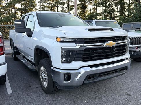 Used 2025 Chevrolet Silverado 2500 LT w/ Convenience Package AWD/4WD image 3