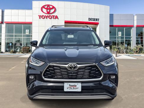 New 2026 Toyota Highlander Platinum AWD/4WD image 2
