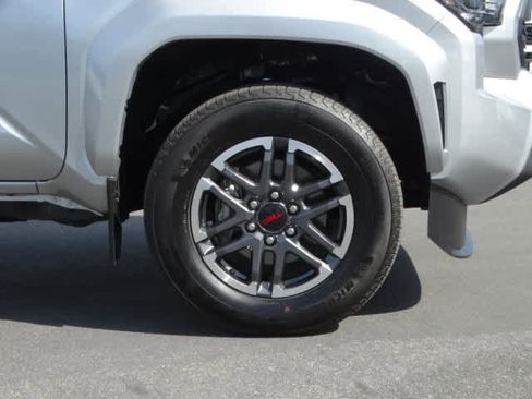 Used 2024 Toyota Tacoma TRD Sport w/ TRD Sport Upgrade Package image 8