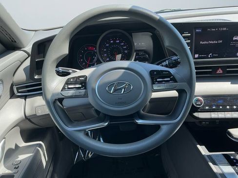 Used 2023 Hyundai Elantra SEL w/ Preferred Accessory Package FWD image 13