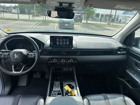 Used 2023 Honda Pilot Touring image 16