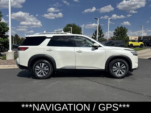 Used 2022 Nissan Pathfinder SL AWD/4WD image 3