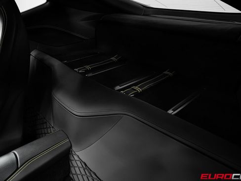 Used 2020 Ferrari 812 Superfast RWD image 41
