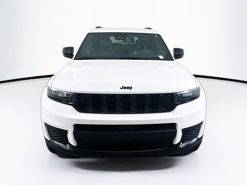 Used 2023 Jeep Grand Cherokee L Laredo RWD image 2