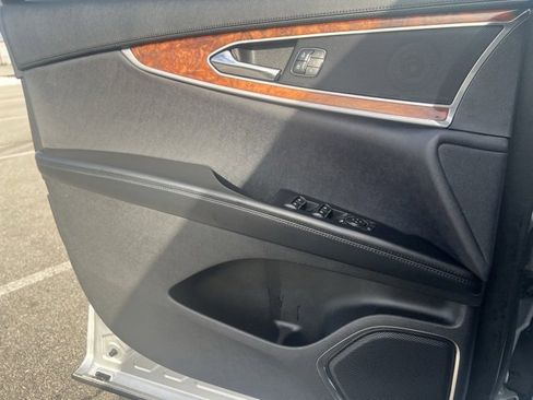 Used 2017 Lincoln MKX Reserve w/ Lincoln MKX Climate Package image 24