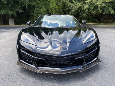 Used 2024 Chevrolet Corvette Z06 RWD image 3
