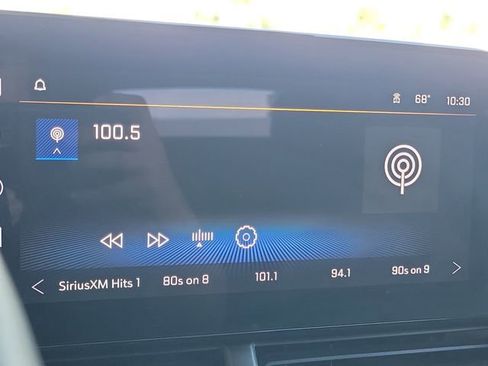 Used 2025 Chevrolet Trax LT w/ LT Convenience Package image 13