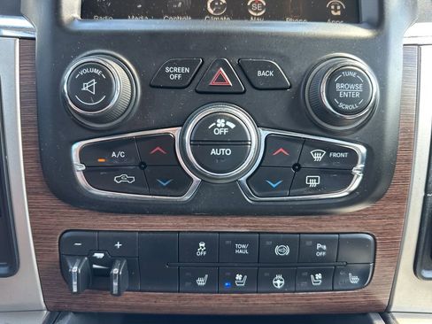 Used 2014 RAM 3500 Laramie w/ Convenience Group AWD/4WD image 38