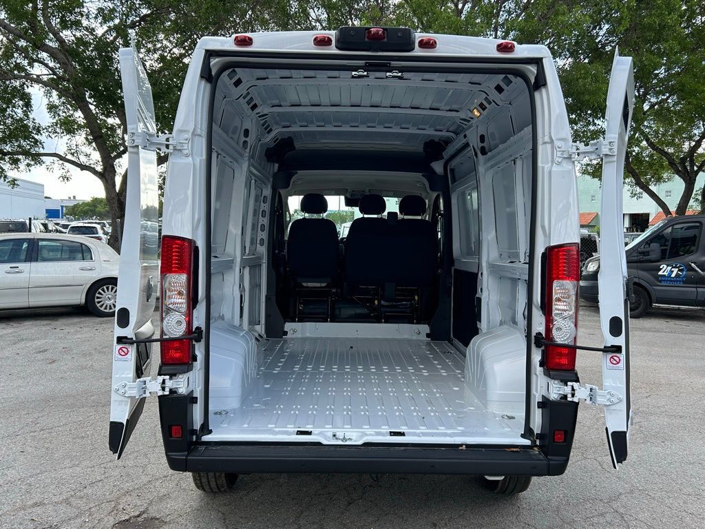 New 2024 RAM ProMaster 2500 w/ Upfitter's Prep Package FWD image 33