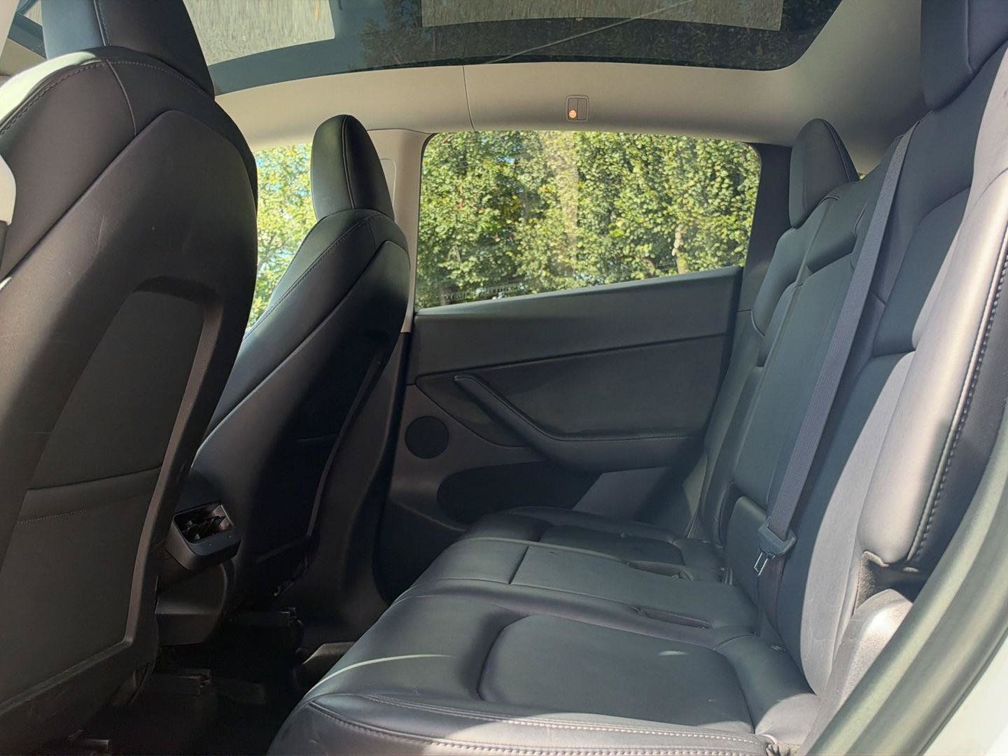 Used 2024 Tesla Model Y Long Range AWD/4WD image 19