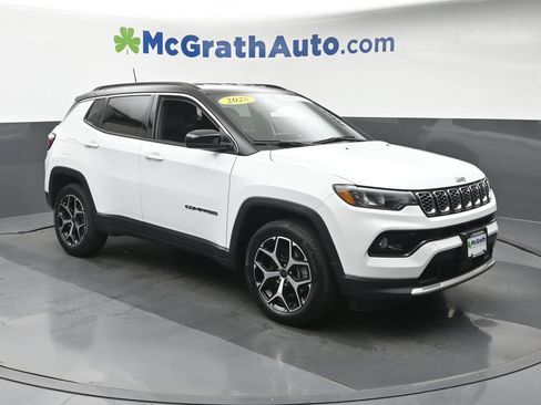 Used 2025 Jeep Compass Limited AWD/4WD image 2