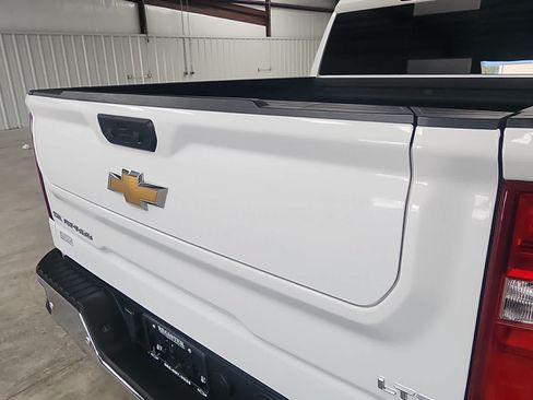 Used 2024 Chevrolet Silverado 1500 LTZ w/ LTZ Premium Package AWD/4WD image 18