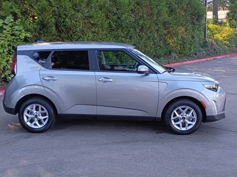 Used 2025 Kia Soul S FWD image 3