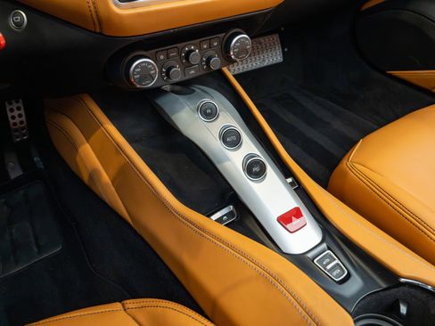 Used 2016 Ferrari California T RWD image 17