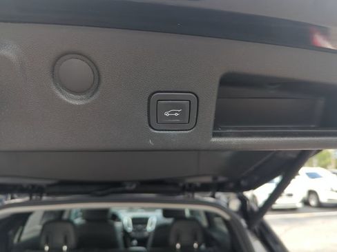 Used 2018 Chevrolet Equinox Premier FWD image 29