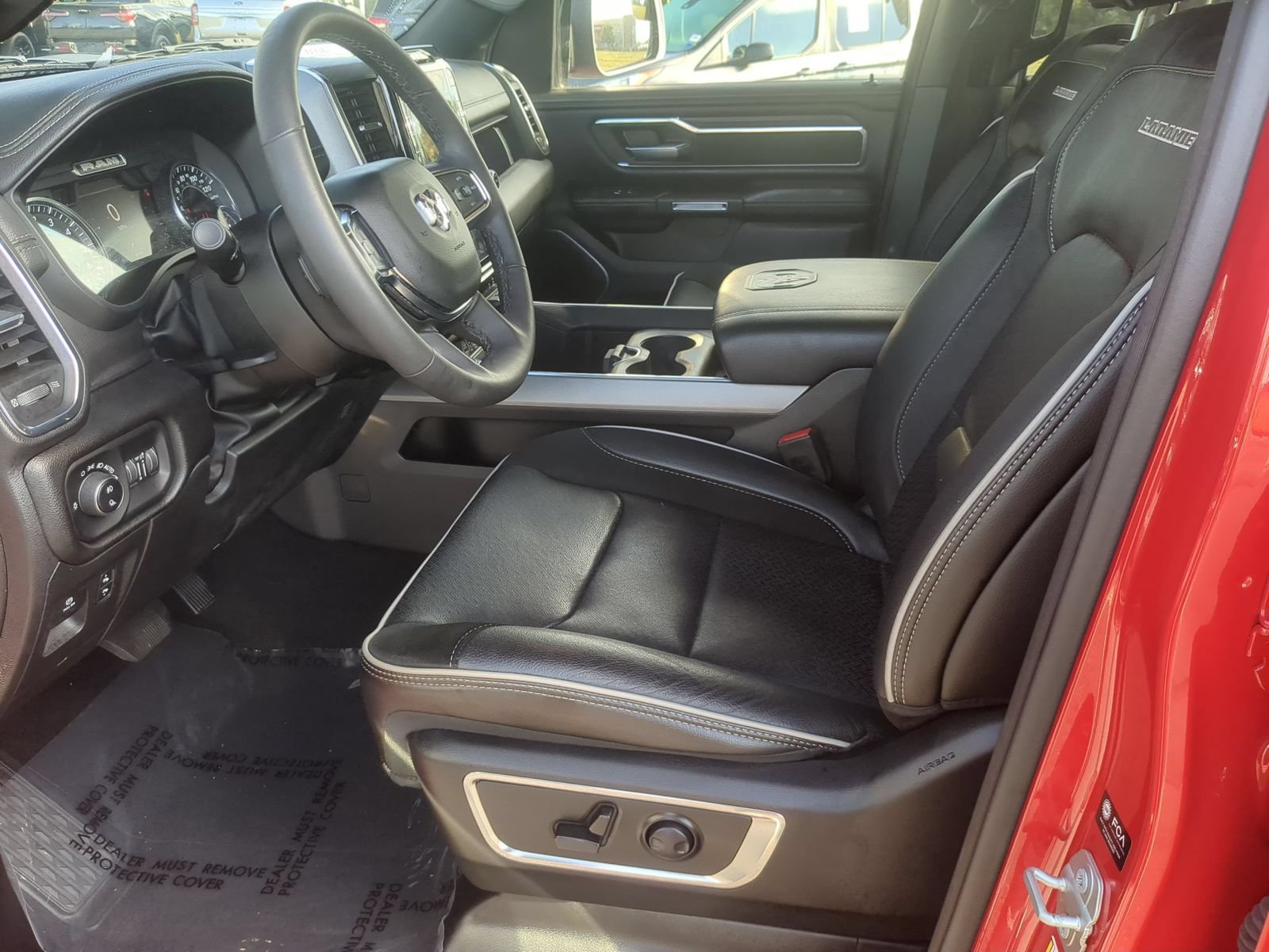 Used 2025 RAM 1500 Laramie AWD/4WD image 13