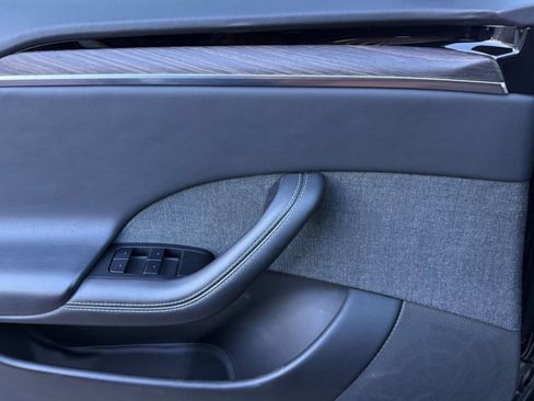 Used 2021 Tesla Model S Plaid image 14