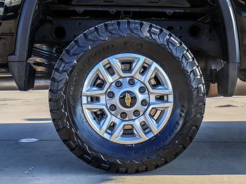 Used 2025 Chevrolet Silverado 2500 LT w/ Convenience Package AWD/4WD image 9