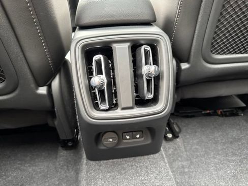 Certified 2025 Volvo XC40 B5 Plus AWD/4WD image 17