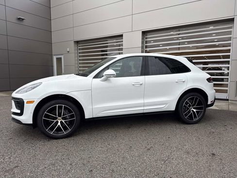 Used 2024 Porsche Macan Base image 3