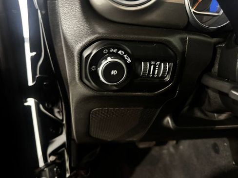 Used 2019 Jeep Wrangler Unlimited Sahara w/ Uconnect 4C Nav & Sound Group AWD/4WD image 37