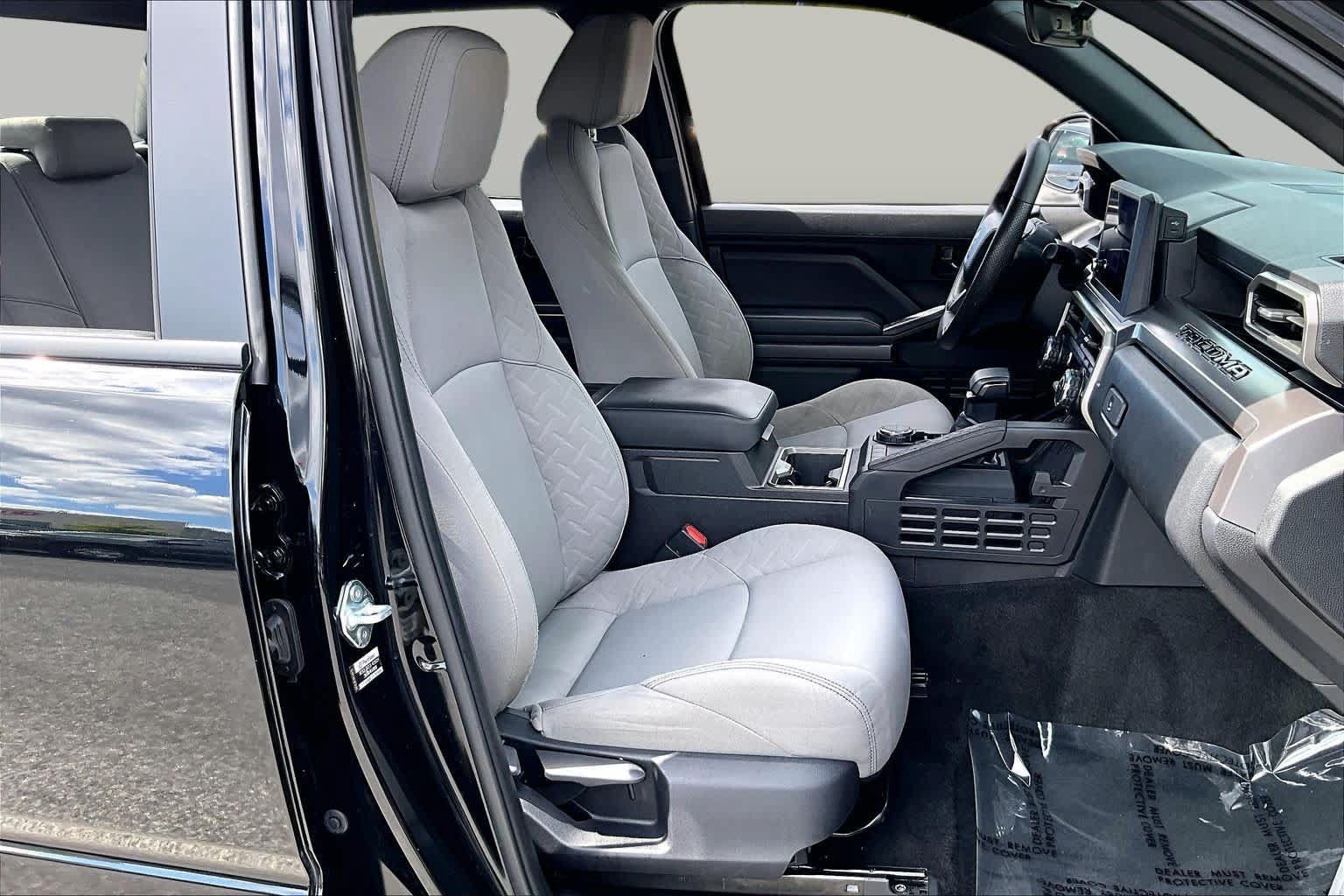 Used 2024 Toyota Tacoma SR5 AWD/4WD image 9