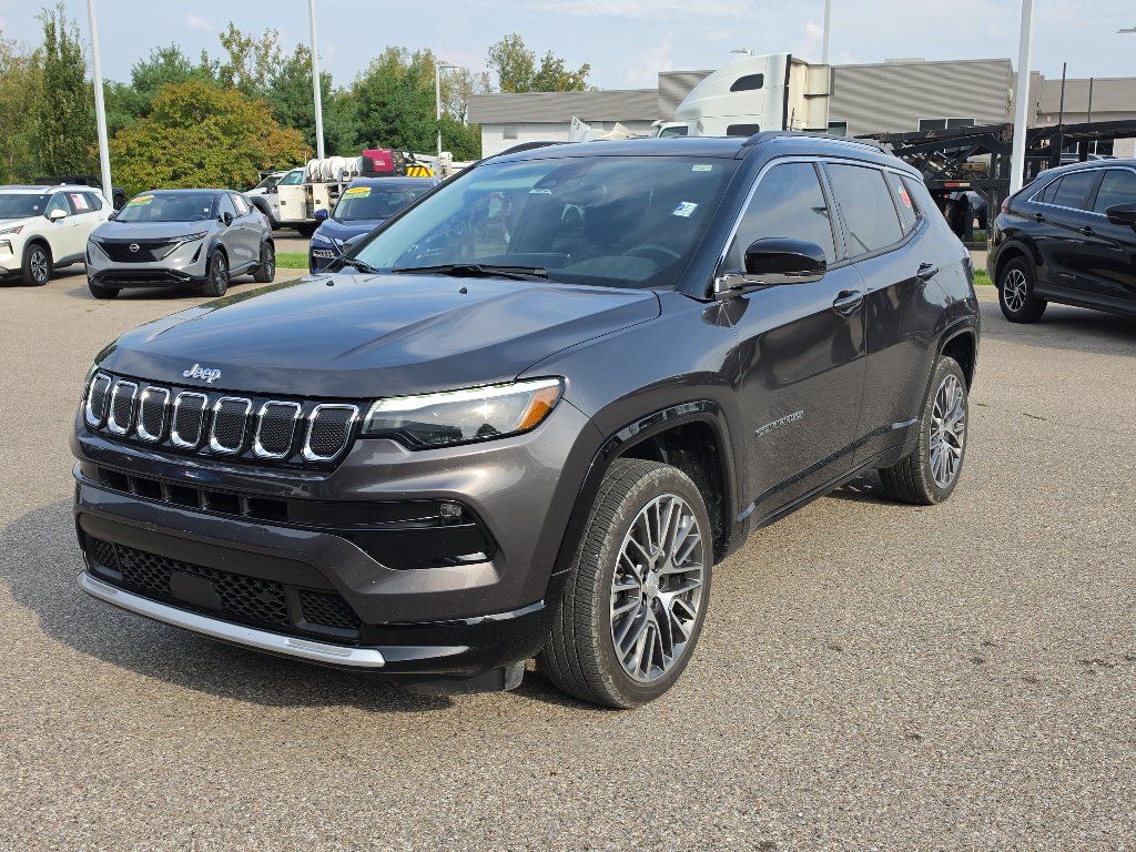 Used 2022 Jeep Compass Limited w/ Elite Group AWD/4WD image 3