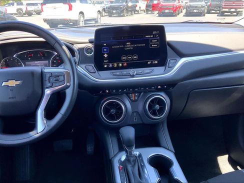 Used 2025 Chevrolet Blazer LT FWD image 7