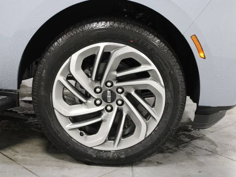 New 2027 Lincoln Navigator Premiere RWD image 13