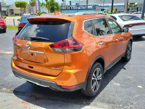 Used 2019 Nissan Rogue SV w/ Premium Package AWD/4WD image 4