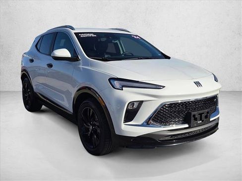 Used 2024 Buick Encore GX Sport Touring image 3